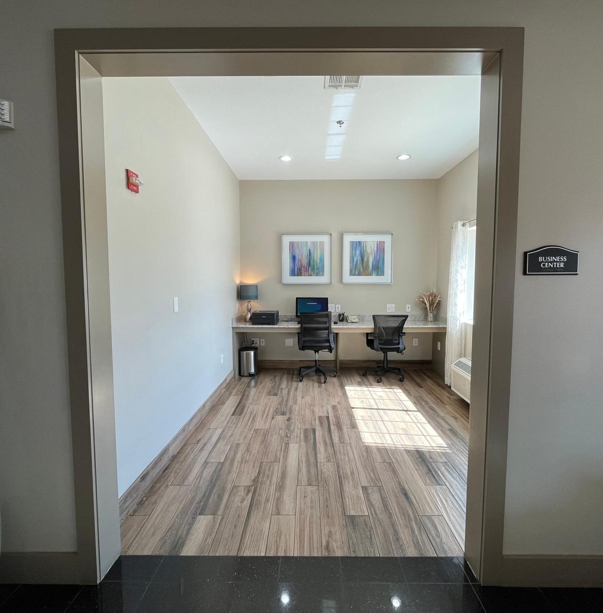 Best Western Inn & Suites Cleveland Exterior photo